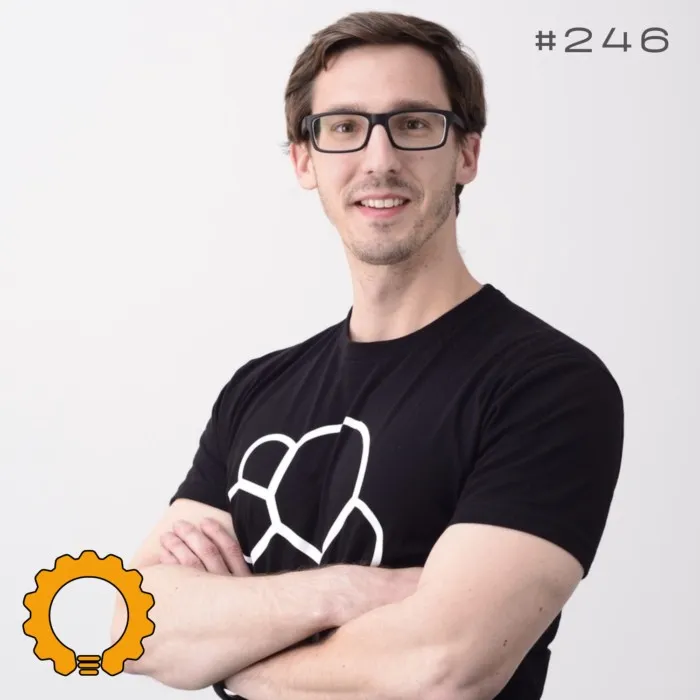 Details zur Podcast Episode #246 Dev Advocate: Warum Developer Relations mehr ist als Talks & Swag mit Philipp Krenn von Elastic